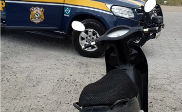 Motocicleta com placa falsa é apreendida na BR-101