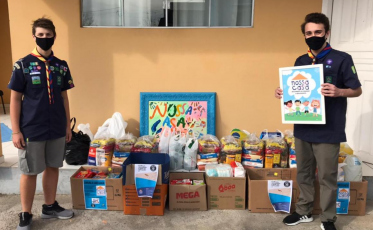 Grupo de Escoteiros Tangará entrega mantimentos para a Nossa Casa