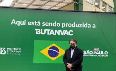 Lummertz visita nova fábrica do Butantan 