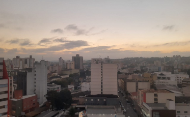 Semana de tardes quentes e noites frias na região