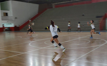 Equipe feminina adulta de Criciúma prepara-se para a Liga Nacional de Handebol (VÍDEOS)
