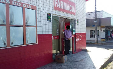 Dupla arromba farmácia na Santa Luzia e só leva unhas postiças