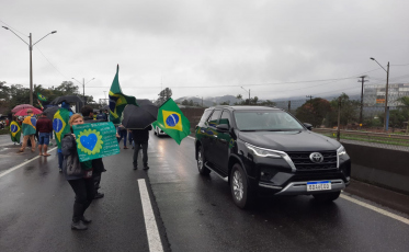 Seis pontos bloqueados em rodovias de Santa Catarina