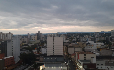 Tempo melhora nesta quinta-feira