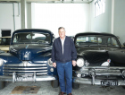 Além de carros antigos, garagens que guardam a história da indústria automotiva 