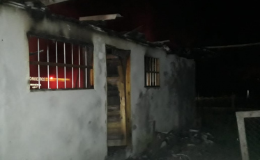Casa é tomada pelo fogo em Sombrio