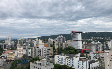 Semana será de madrugadas abafadas e máximas de 30ºC
