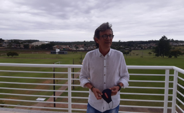 Rampinelli fraturou três costelas e deve receber alta nesta segunda-feira