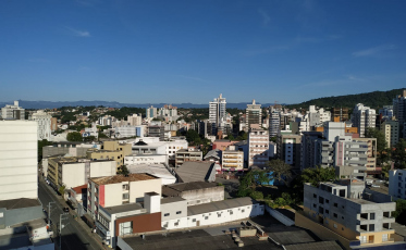 Semana terá frente fria, muita chuva e máximas de até 38ºC no sul catarinense 