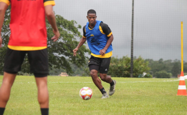 Elenco tem segundo dia de atividades com bola no CT Antenor Angeloni