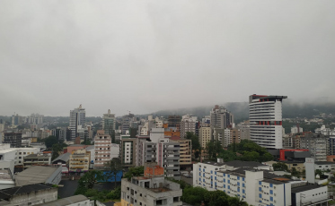 Tempo segue nublado e chuvoso em todo o sul catarinense