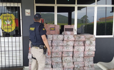 PRF apreende uma tonelada de maconha em Imbituba