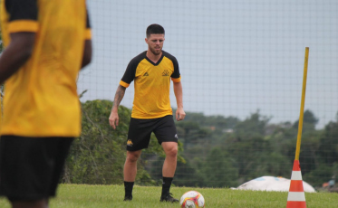 Eduardo de Biasi acerta renovação com o Tigre