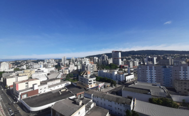 Quinta-feira com pancadas de verão a tarde