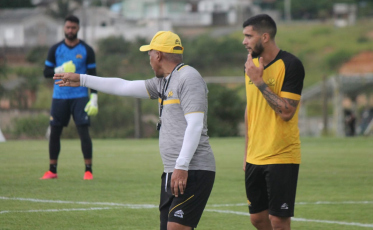 Hemerson Maria fala sobre a dificuldade de encontrar camisa 10 no mercado