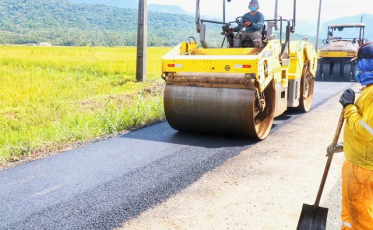 Colocação de asfalto na rodovia Imigrante Giuseppe Gava tem início