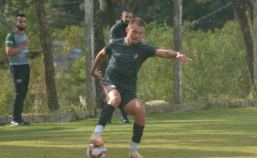 Bessa apresenta lesão no pé esquerdo 