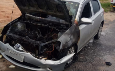 Carro pega fogo em Morro da Fumaça 