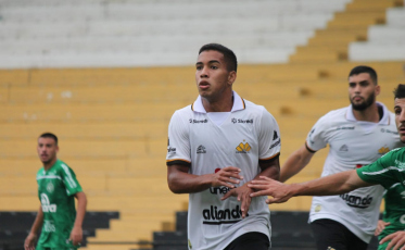 Jogo contra a Chape marcou a estreia de Deividy como profissional