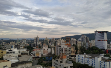 Quarta-feira de muito calor e risco de temporal no sul catarinense
