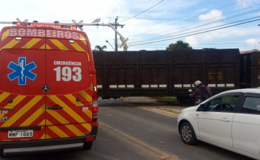 Adolescente é atropelado por trem