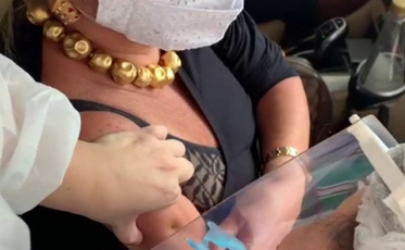 Deputada Ada De Luca recebe vacina contra a Covid-19