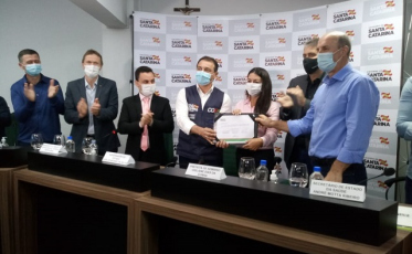 Em Sombrio, Moisés fala em diminuir filas de cirurgias eletivas (VÍDEO)