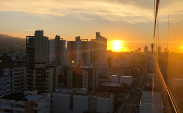 Fim de semana de muito calor e com pancadas de chuva em Criciúma e região