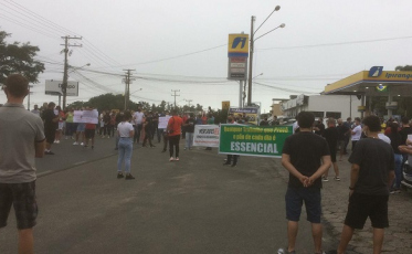 Empresários do setor gastronômico fazem manifestação na SC-445