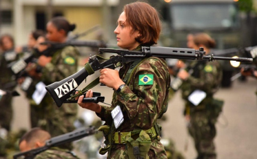 Em 190 anos de história, 28º GAC recebe a primeira sargento combatente