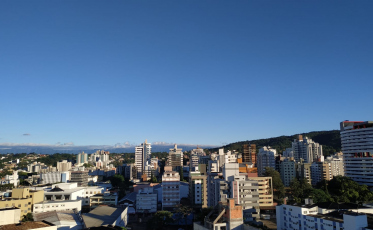 Terça-feira de sol, chuva e cara de outono em Criciúma e região