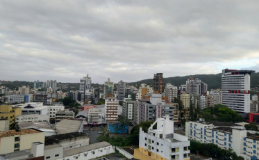Quinta-feira nublada em toda região