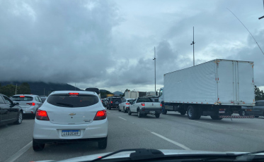 Acidente ocasiona filas na BR-101 (VÍDEO)