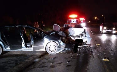 Colisão frontal tem uma morte e cinco feridos em Araranguá