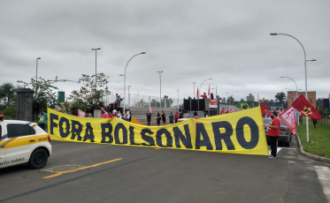 (VÍDEO) Manifestação contra Bolsonaro acontece em Criciúma