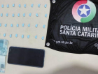 Polícia prende duas pessoas por tráfico de drogas