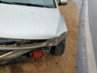 Motorista bate em barranco em rodovia