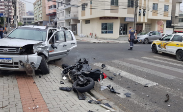 Acidente de trânsito deixa jovem ferido 