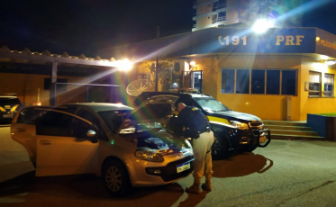 Homem é preso ao dirigir carro clonado na BR-101
