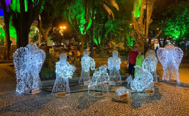 Luzes acesas, emoção na praça: já é Natal em Criciúma!