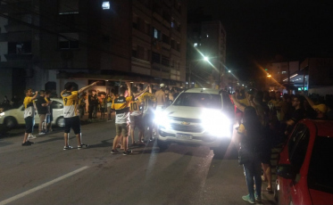 Torcida faz a festa em Criciúma (VÍDEOS)