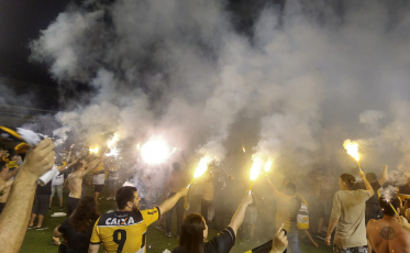 Torcida faz a festa em Criciúma (VÍDEOS)