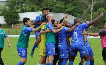 Caravaggio goleia o Navegantes e busca acesso no próximo domingo