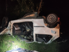 Após colisão, motorista é arremessado em árvore e morre