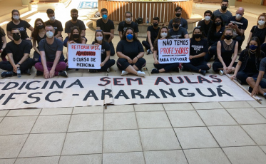 “Há um descaso com o nosso curso”, diz aluna de Medicina da Ufsc de Araranguá