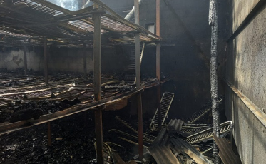 Estufa de fumo é tomada pelo fogo