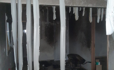 Incêndio atinge casa em construção