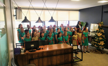 Coral do Bairro da Juventude se apresenta na Rádio Som Maior