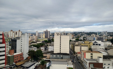 Tempo nublado predomina na região