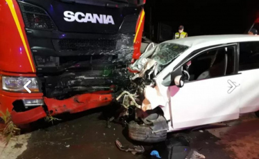 Tragédia: Mãe e duas filhas morrem em colisão contra carreta